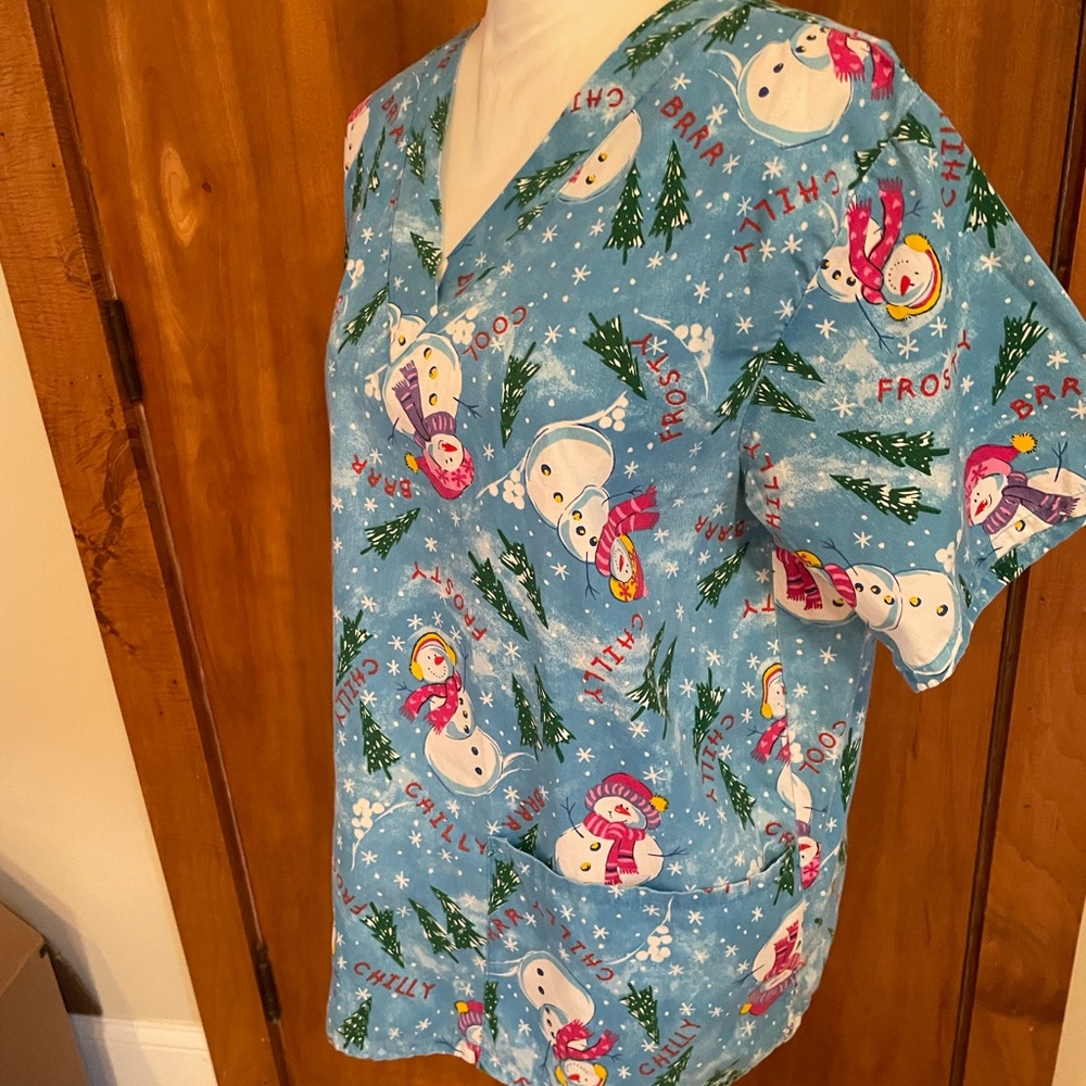 Woman’s scrubs Allheart size small Snowmen - Picture 5 of 8